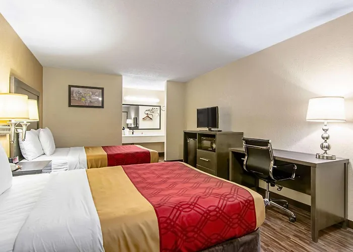 Econo Lodge Inn & Suites Matthews – Charlotte