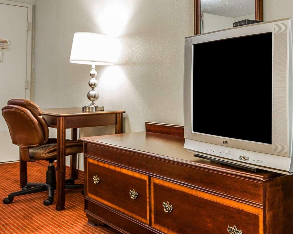 Econo & - Charlotte Hotel