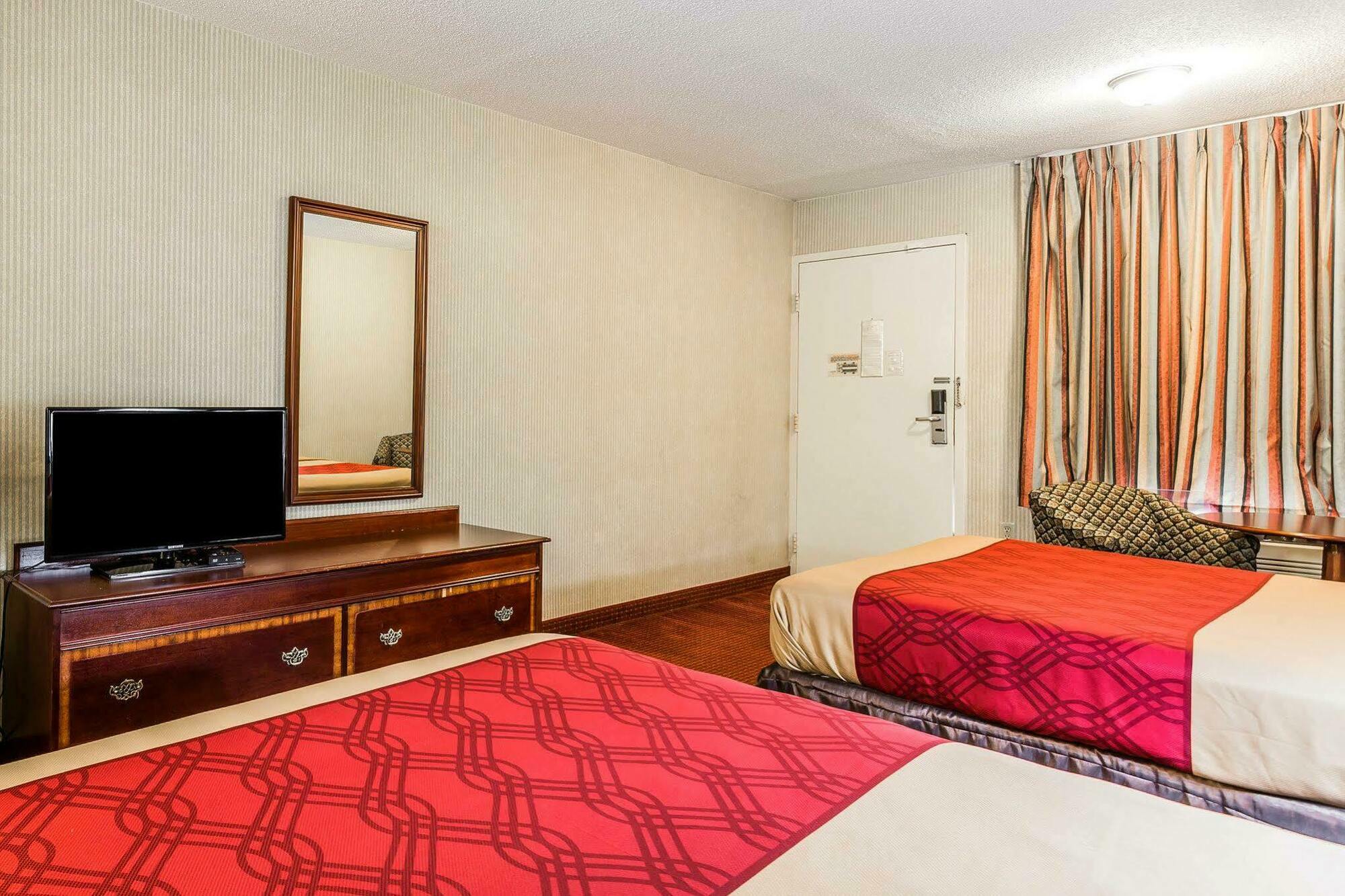 Econo & - Charlotte Hotel